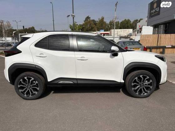 טויוטה יאריס קרוס Style אוט' 1.5 (116 כ''ס) בנזין 2024 למכירה בנתניה