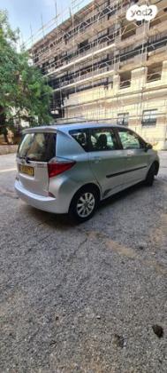 טויוטה ספייס ורסו GLI אוט' 1.3 (99 כ"ס) בנזין 2011 למכירה בפתח תקווה