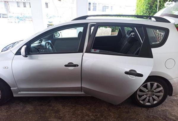 יונדאי i30CW Inspire סטיישן אוט' 1.6 (126 כ''ס) בנזין 2012 למכירה בירושלים