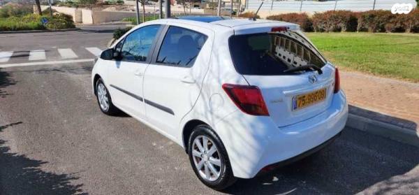 טויוטה יאריס Sky אוט' 1.3 (99 כ"ס) בנזין 2017 למכירה בחיפה