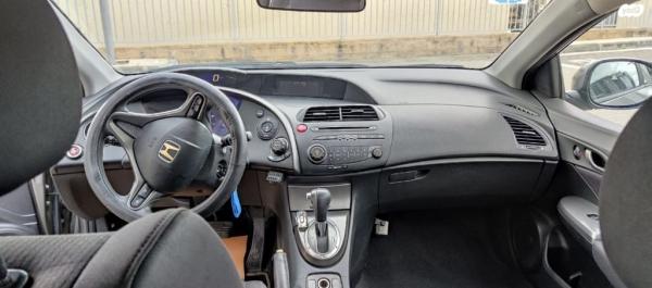 הונדה סיוויק האצ'בק החדשה Comfort אוט' 1.8 (140 כ''ס) בנזין 2009 למכירה בעפולה
