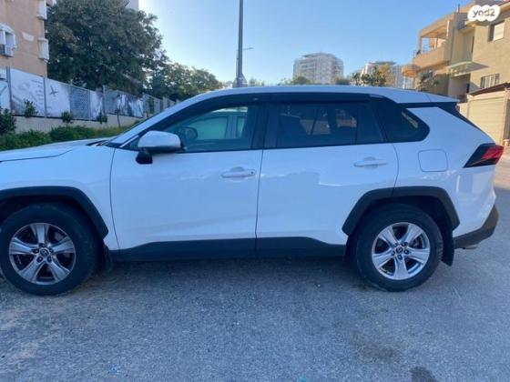 טויוטה RAV4 ארוך 4X4 Explore אוט' 2.0 (175 כ''ס) בנזין 2020 למכירה בשוהם