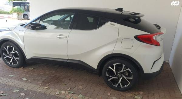 טויוטה C-HR Chic הייבריד אוט' 1.8 (98 כ"ס) בנזין 2018 למכירה בכפר סבא