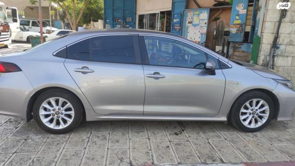 טויוטה קורולה הייבריד Sense סדאן אוט' 1.8 (98 כ''ס) בנזין 2019 למכירה בשוהם