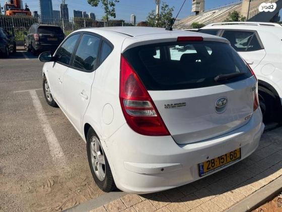 יונדאי i30 Premium אוט' 2.0 (143 כ''ס) בנזין 2008 למכירה ברמת השרון