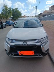 מיצובישי אאוטלנדר Instyle אוט' 7 מק' 2.0 (150 כ"ס) בנזין 2021 למכיר