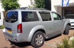 ניסאן פאת'פיינדר 4X4 LE אוט' דיזל 7 מק' 2.5 (171 כ''ס) דיזל 2007 למכ