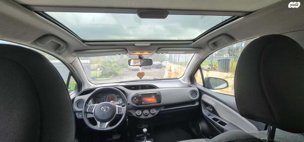 טויוטה יאריס Sky אוט' 1.3 (99 כ"ס) בנזין 2015 למכירה בנס הרים