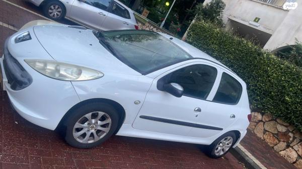 פיג'ו 206 + Urban ידני 5 דל' 1.4 (73 כ''ס) בנזין 2011 למכירה ברמלה