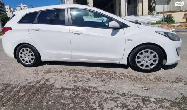 יונדאי i30 Inspire סטיישן אוט' 1.6 (135 כ"ס) בנזין 2013 למכירה במשמר השרון