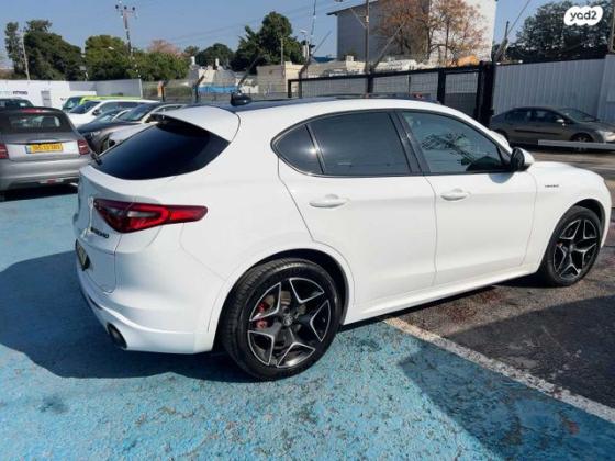 אלפא רומיאו סטלויו 4X4 Veloce AWD אוט' 2.0 (280 כ''ס) בנזין 2021 למכירה בחיפה