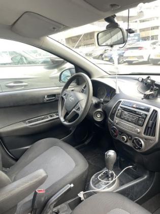 יונדאי i20 Insight אוט' 1.4 (100 כ"ס) בנזין 2013 למכירה בתל אביב יפו