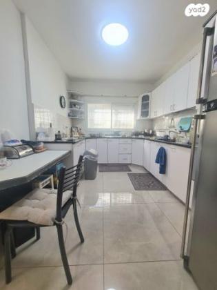 חוט השני 30 (מגדים)