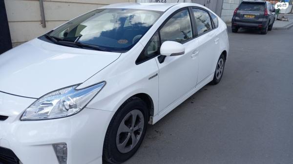 טויוטה פריוס GLI הייבריד אוט' 1.8 (99 כ"ס) בנזין 2015 למכירה במיתר u002F כרמית