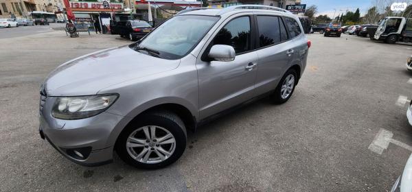 יונדאי סנטה פה 4X4 Luxury אוט' דיזל 7 מק' 2.2 (197 כ''ס) דיזל 2011 למכירה בגדרה