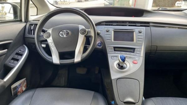 טויוטה פריוס GLI הייבריד אוט' 1.8 (99 כ"ס) בנזין 2015 למכירה במיתר u002F כרמית