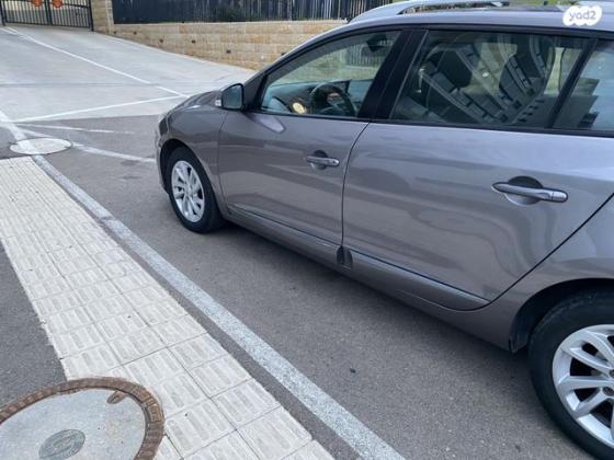 רנו מגאן אסטייט/ גראנד טור Expression אוט' 1.2 (132 כ''ס) בנזין 2015 למכירה בחיפה