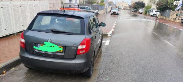 סקודה פאביה Ambiente ידני 1.4 (86 כ''ס) בנזין 2012 למכירה בעלי זהב