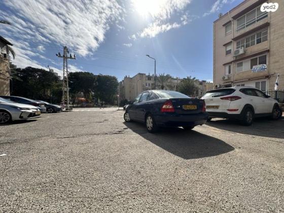 טויוטה קורולה GLI אוט' 1.6 (110 כ''ס) בנזין 2004 למכירה בנתניה