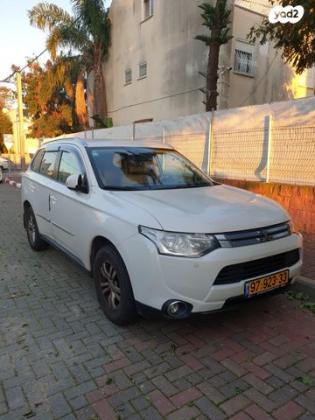 מיצובישי אאוטלנדר Instyle אוט' 5 מק' 2.0 (150 כ"ס) בנזין 2015 למכירה בחדרה