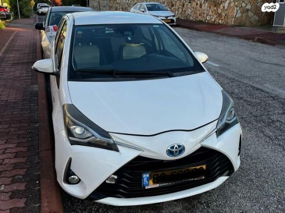 טויוטה יאריס הייבריד Style אוט' 1.5 (73 כ"ס) בנזין 2017 למכירה בניל"י