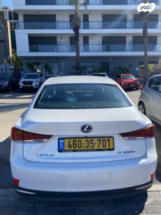 לקסוס IS300h Luxury SR הייבריד אוט' 2.5 (181 כ''ס) בנזין 2019 למכירה בחיפה