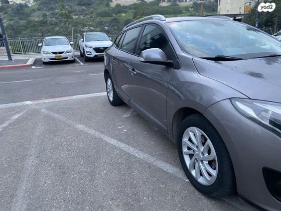 רנו מגאן אסטייט/ גראנד טור Expression אוט' 1.2 (132 כ''ס) בנזין 2015 למכירה בחיפה