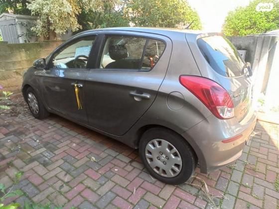 יונדאי i20 Insight ידני 1.2 (85 כ"ס) בנזין 2013 למכירה בחופית