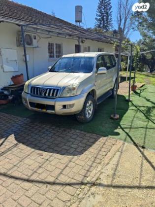 טויוטה לנד קרוזר ארוך 4X4 STD אוט' דיזל 8 מק' 3.0 (166 כ''ס) דיזל 2006 למכירה בכרמי יוסף