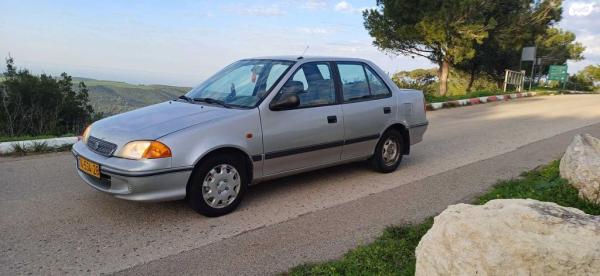סוזוקי סוויפט GLX סדאן אוט' 1.3 (85 כ''ס) [2001-2003] בנזין 2001 למכירה בחיפה