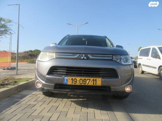 מיצובישי אאוטלנדר Instyle אוט' 7 מק' 2.0 (150 כ"ס) בנזין 2013 למכירה בחריש