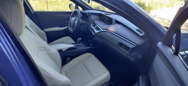 לקסוס UX UX300E Premium 18 אוט' חשמלי (204 כ''ס) חשמלי 2021 למכירה בחיפה