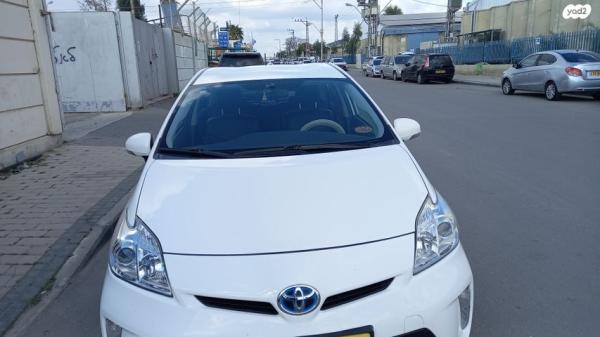 טויוטה פריוס GLI הייבריד אוט' 1.8 (99 כ"ס) בנזין 2015 למכירה במיתר u002F כרמית