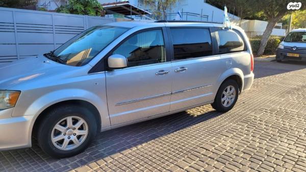 קרייזלר גראנד וויאג'ר Touring אוט' 7 מק' 3.6 (279 כ''ס) בנזין 2011 למכירה בראשון לציון