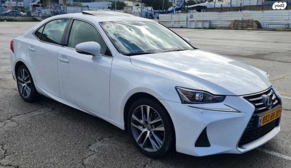 לקסוס IS300h Luxury SR הייבריד אוט' 2.5 (181 כ''ס) בנזין 2019 למכירה בראשון לציון