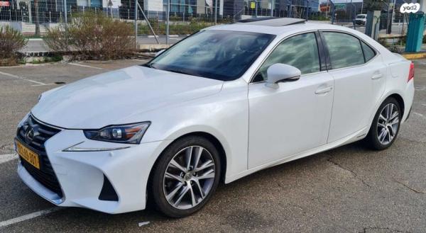 לקסוס IS300h Luxury SR הייבריד אוט' 2.5 (181 כ''ס) בנזין 2019 למכירה בראשון לציון