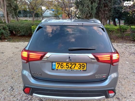 מיצובישי אאוטלנדר Instyle אוט' 7 מק' 2.0 (150 כ"ס) בנזין 2016 למכירה בראשון לציון