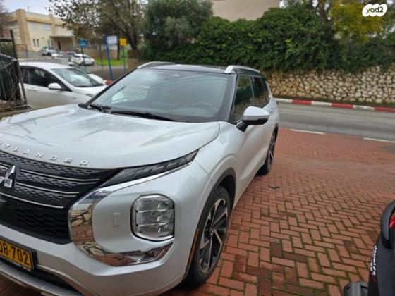 מיצובישי אאוטלנדר 4X4 Luxury TTH אוט' 7 מק' 2.5 (181 כ"ס) בנזין 2021 למכירה בצפת
