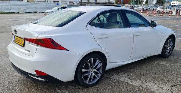 לקסוס IS300h Luxury SR הייבריד אוט' 2.5 (181 כ''ס) בנזין 2019 למכירה בראשון לציון