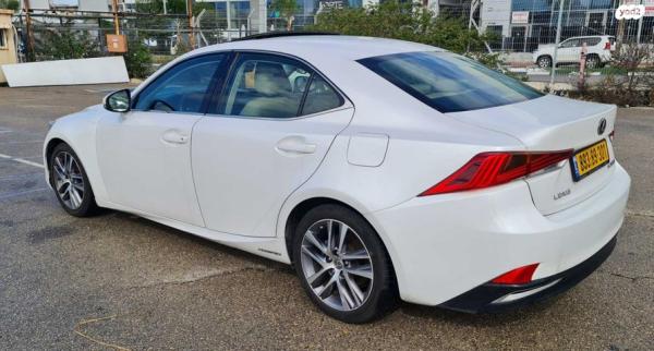 לקסוס IS300h Luxury SR הייבריד אוט' 2.5 (181 כ''ס) בנזין 2019 למכירה בראשון לציון
