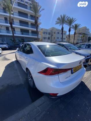 לקסוס IS300h Luxury SR הייבריד אוט' 2.5 (181 כ''ס) בנזין 2019 למכירה בחיפה