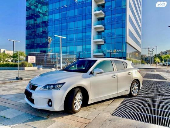 לקסוס CT200H Special Edition הייבריד אוט' 1.8 (134 כ"ס) בנזין 2013 למכירה באור יהודה