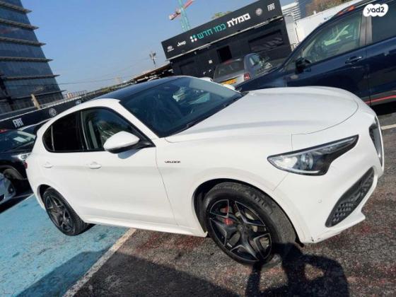 אלפא רומיאו סטלויו 4X4 Veloce AWD אוט' 2.0 (280 כ''ס) בנזין 2021 למכירה בחיפה