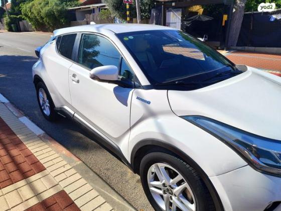 טויוטה C-HR Comfort אוט' 1.8 (98 כ''ס) בנזין 2021 למכירה בנס ציונה