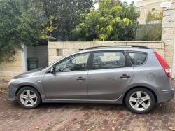 יונדאי i30CW Inspire סטיישן אוט' 1.6 (126 כ''ס) בנזין 2011 למכירה במו