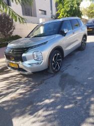 מיצובישי אאוטלנדר Premium אוט' 7 מק' 2.5 (181 כ"ס) בנזין 2022 למכיר