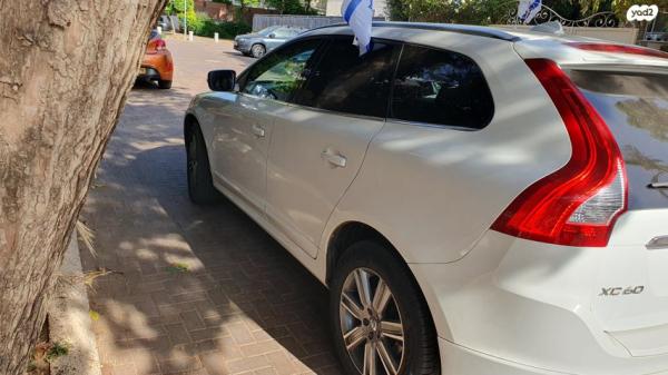וולוו XC60 T5 R-Design סטיישן אוט' 2.0 (245 כ"ס) בנזין 2016 למכירה בכפר סבא