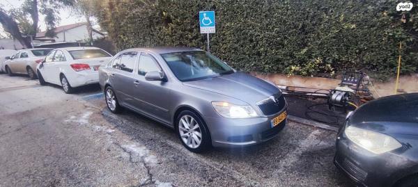 סקודה אוקטביה Ambiente אוט' 1.2 (105 כ''ס) בנזין 2012 למכירה בעלי זהב