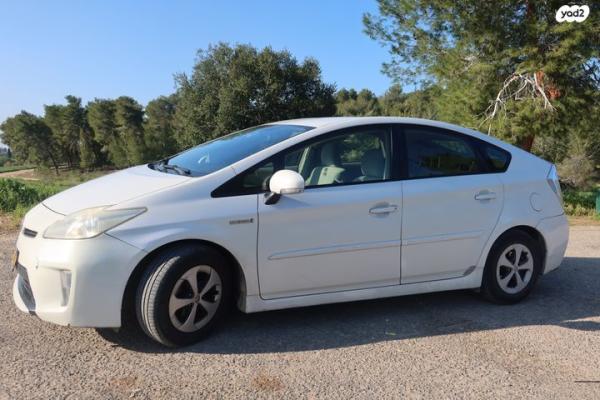 טויוטה פריוס GLI הייבריד אוט' 1.8 (99 כ"ס) בנזין 2013 למכירה בירושלים