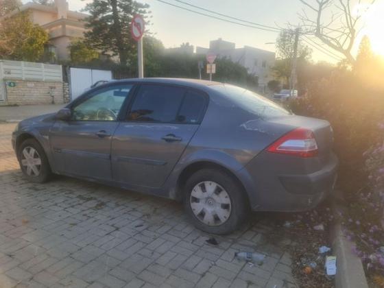 רנו מגאן דור 2 (2004-2010) Business אוט' 4 דל' 1.6 (110 כ''ס) בנזין 2007 למכירה במיתר u002F כרמית